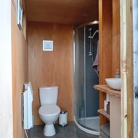 Sunny Mount Shepherd's Hut * Long Marton