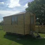 Sunny Mount Shepherd's Hut Luxury tent Long Marton