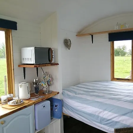 Sunny Mount Shepherd's Hut Роскошный шатер Long Marton