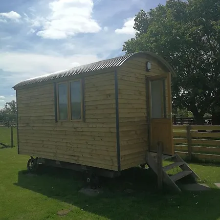 Sunny Mount Shepherd's Hut Роскошный шатер Long Marton