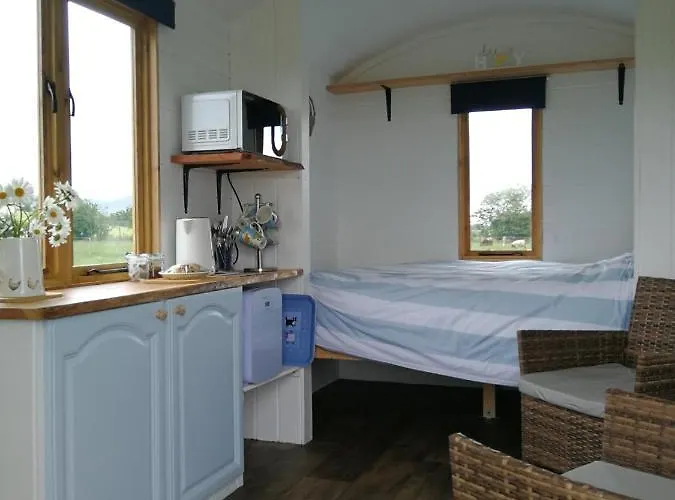 Sunny Mount Shepherd's Hut * Long Marton