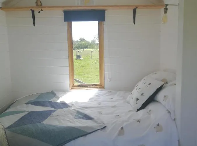 Sunny Mount Shepherd's Hut Long Marton