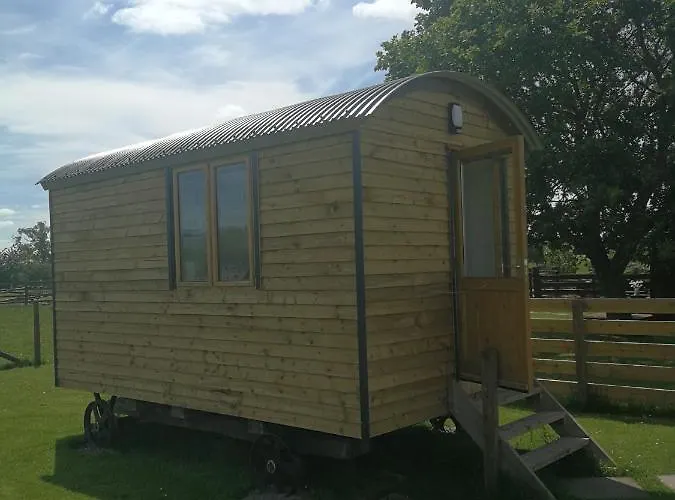 Sunny Mount Shepherd's Hut Luxury tent Long Marton