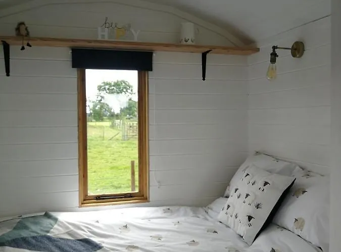 Sunny Mount Shepherd's Hut Long Marton