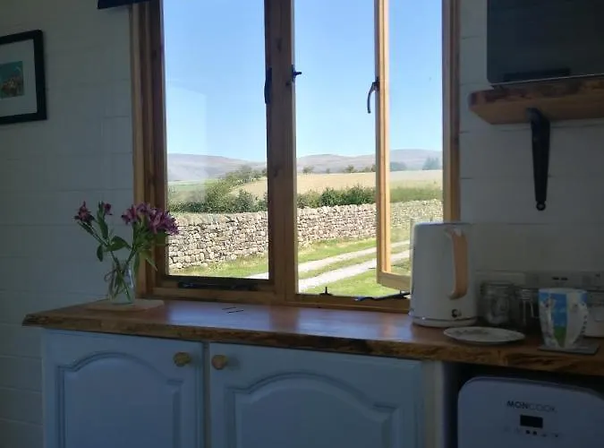 Sunny Mount Shepherd's Hut Long Marton