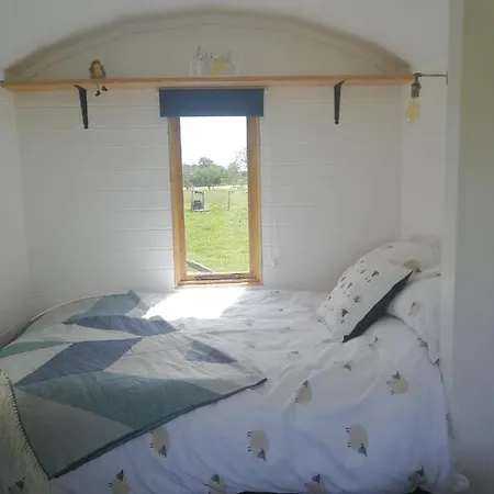 Sunny Mount Shepherd's Hut Long Marton